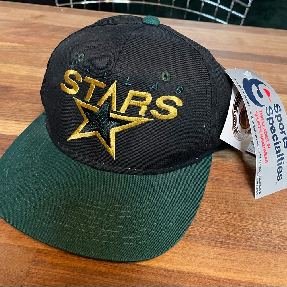 New with tags 90s Dallas stars hat.